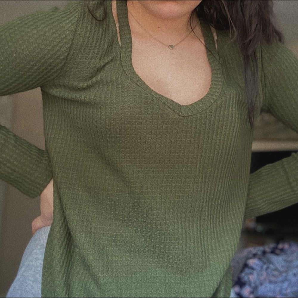 cute green sweater!!